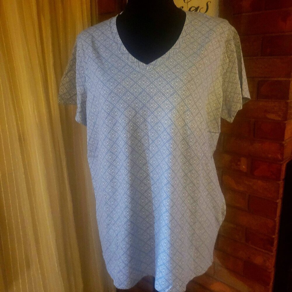 Blue Mountain Short Sleeve Blue & White V-Neck T-shirt - Never Worn - Size L